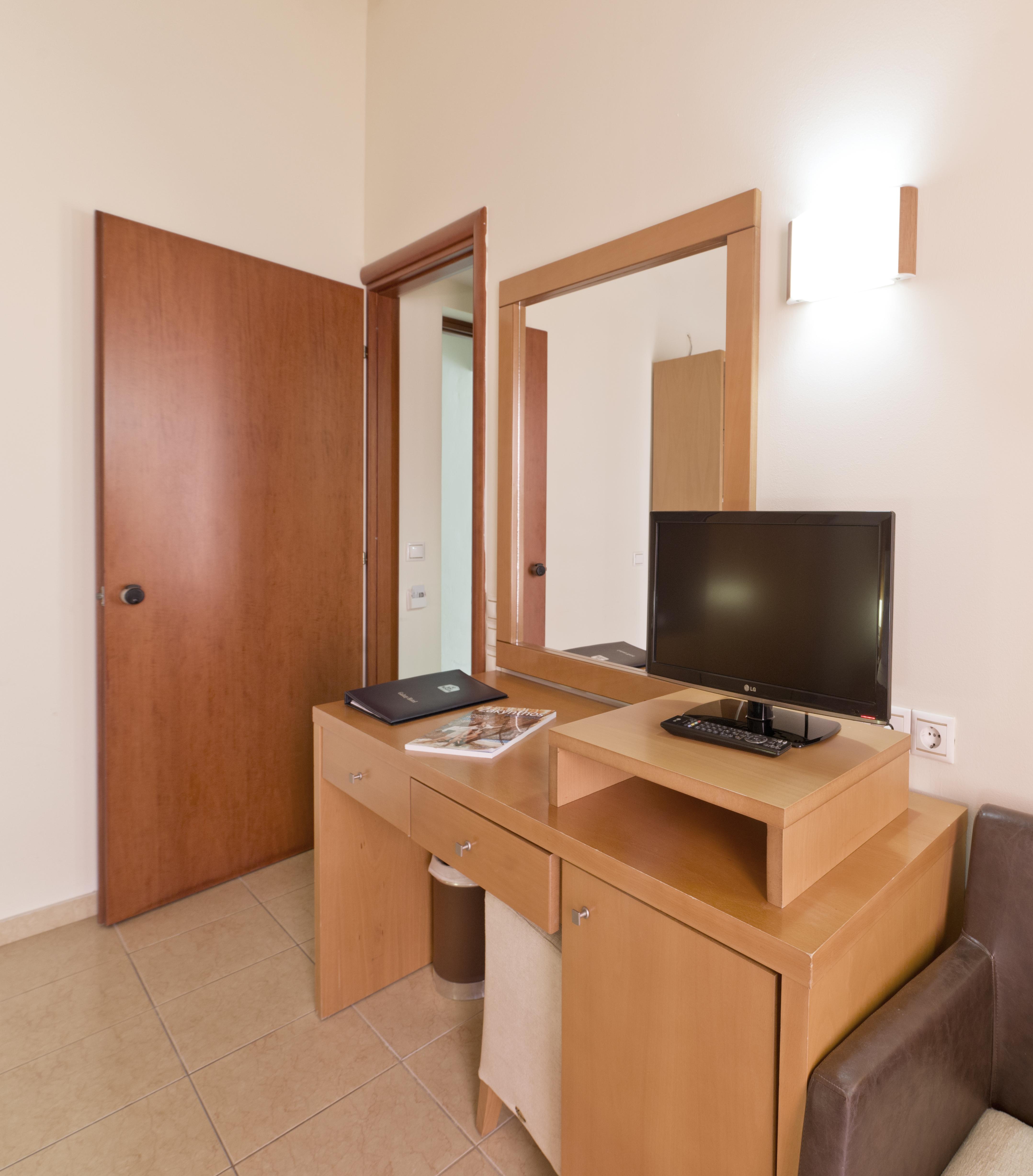 Galaxy Beach Resort BW Premier Collection Laganas Bagian luar foto