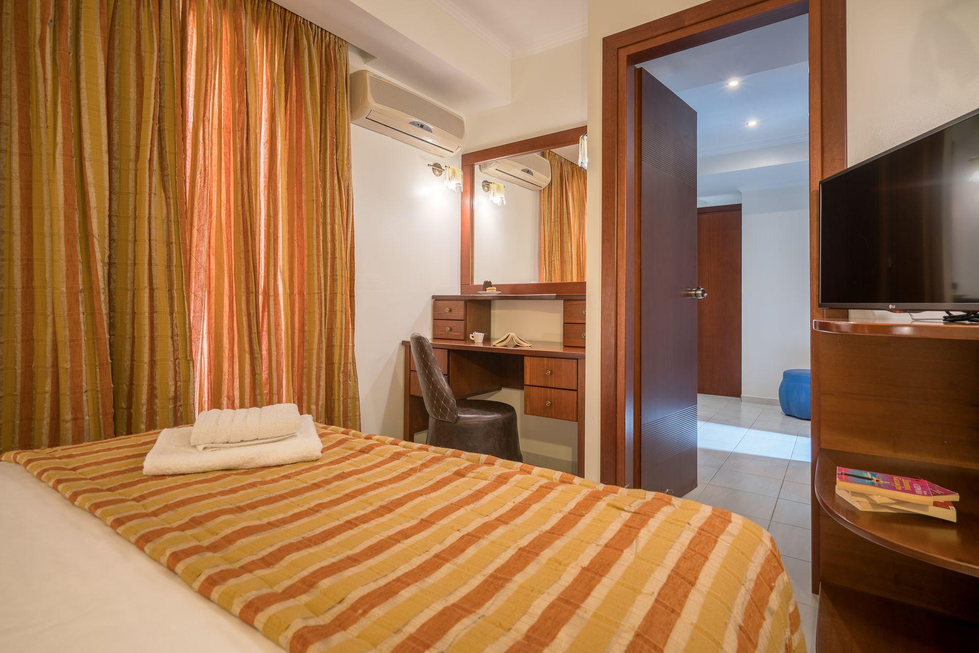 Galaxy Beach Resort BW Premier Collection Laganas Bagian luar foto