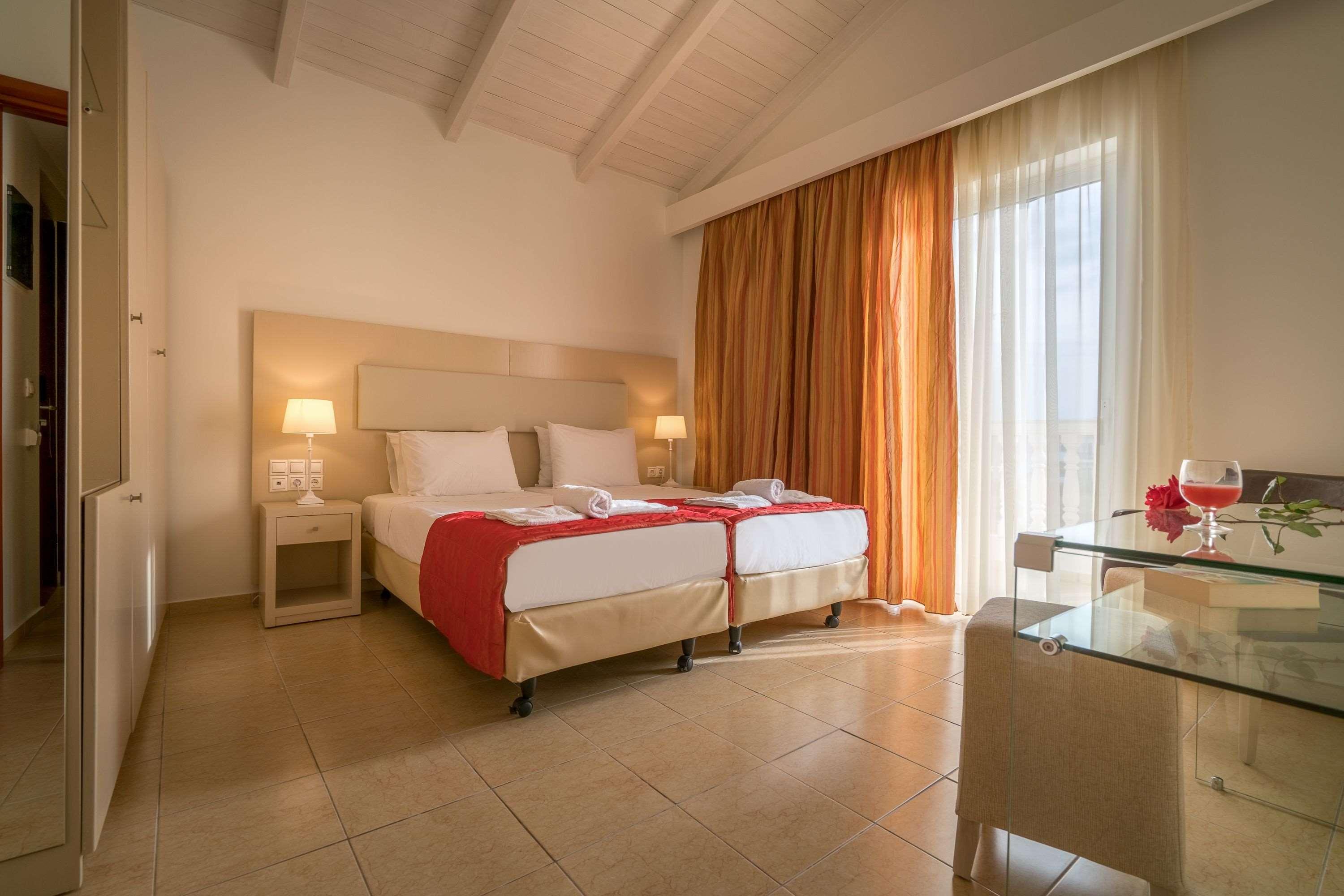 Galaxy Beach Resort BW Premier Collection Laganas Bagian luar foto