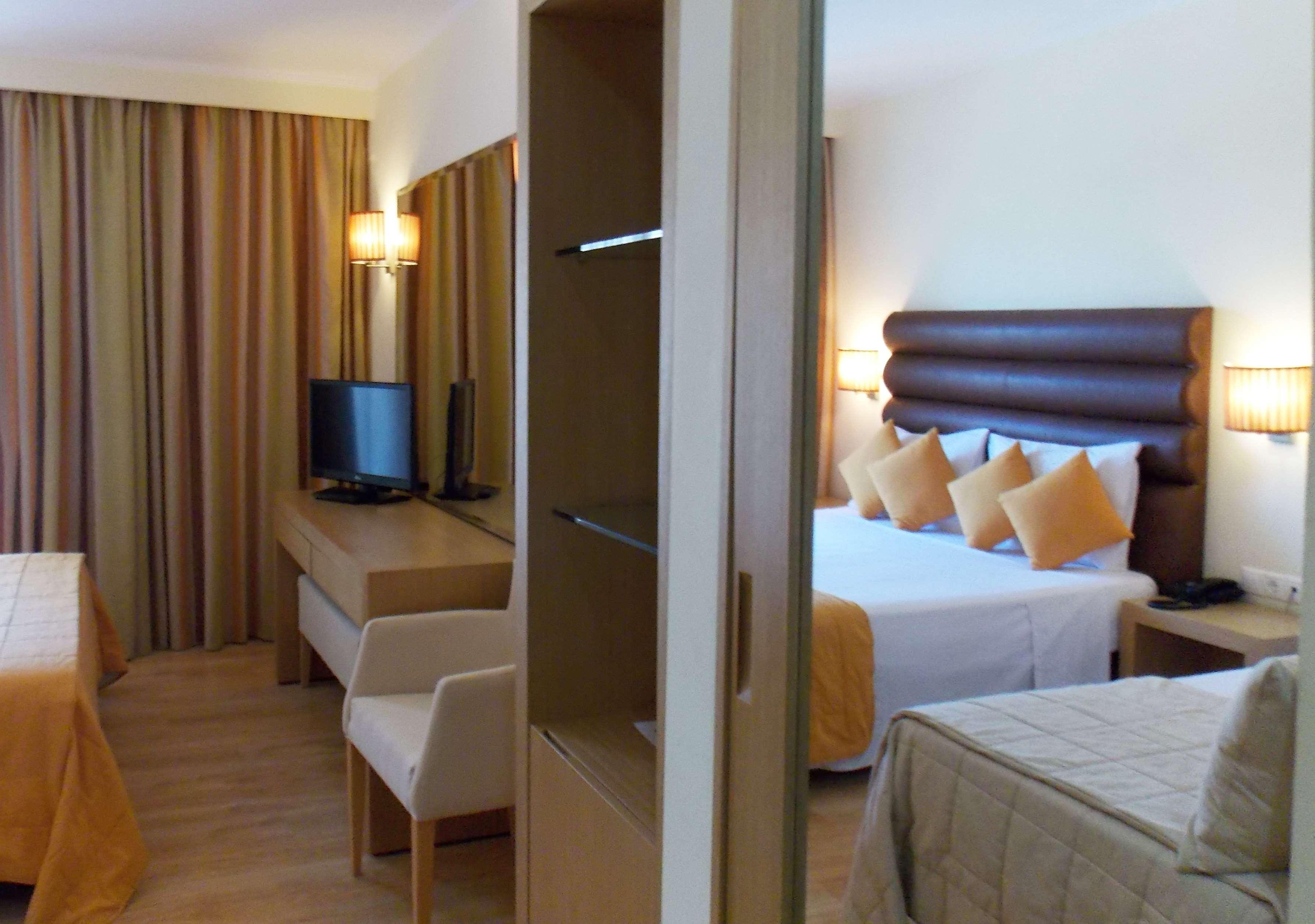 Galaxy Beach Resort BW Premier Collection Laganas Bagian luar foto