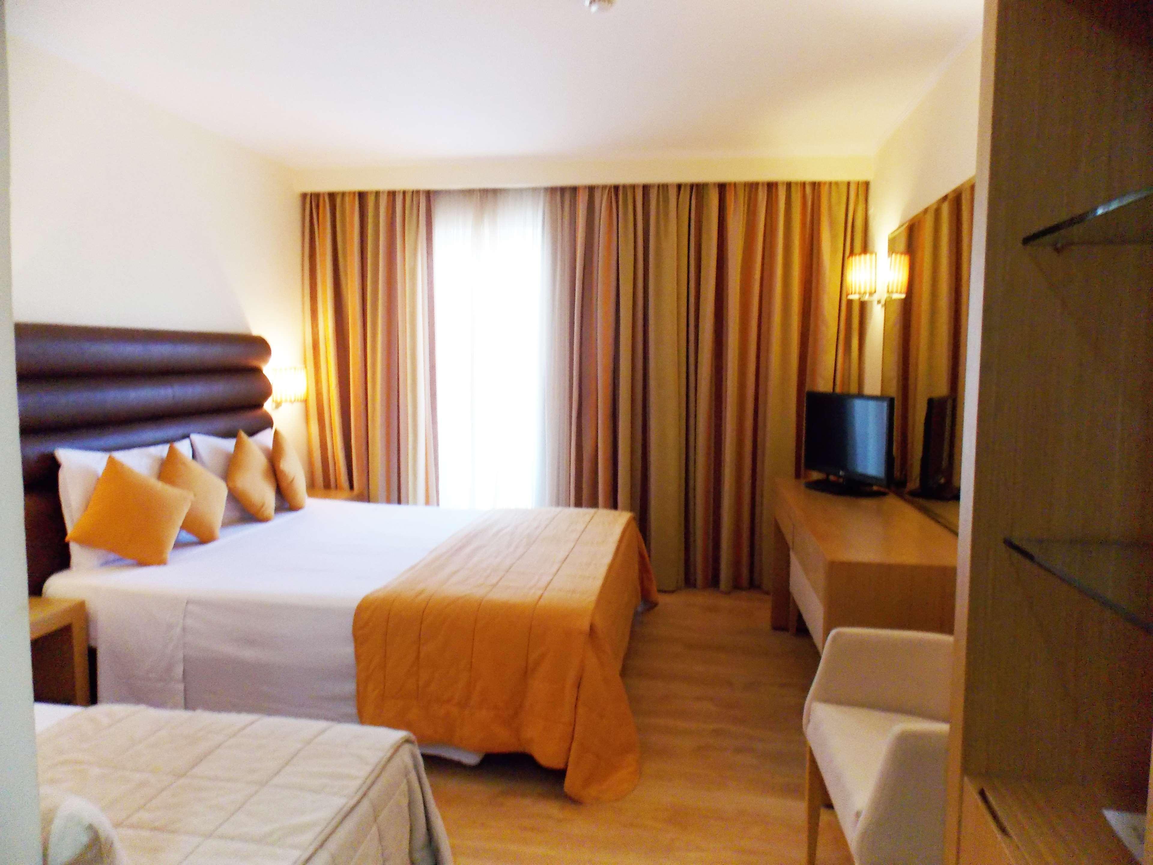 Galaxy Beach Resort BW Premier Collection Laganas Bagian luar foto