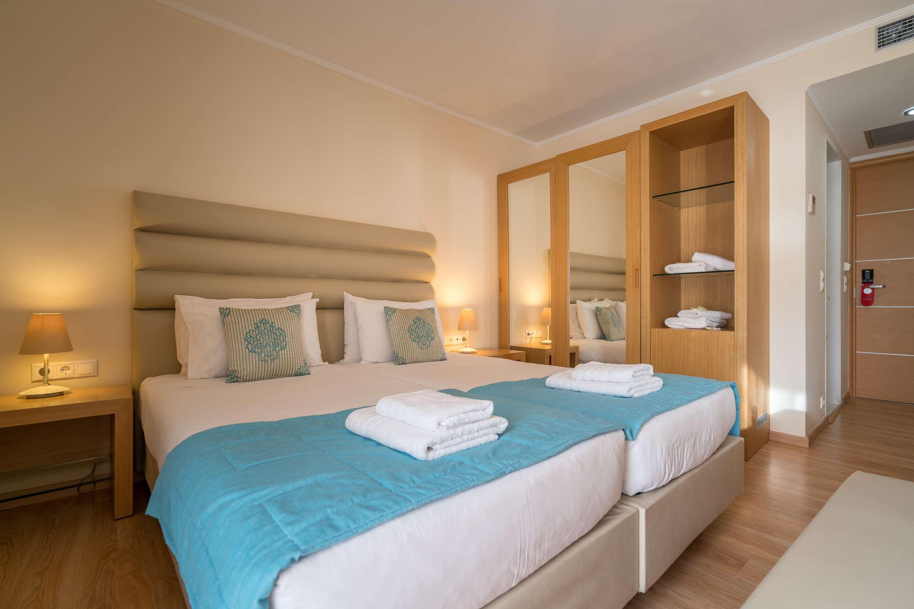 Galaxy Beach Resort BW Premier Collection Laganas Bagian luar foto