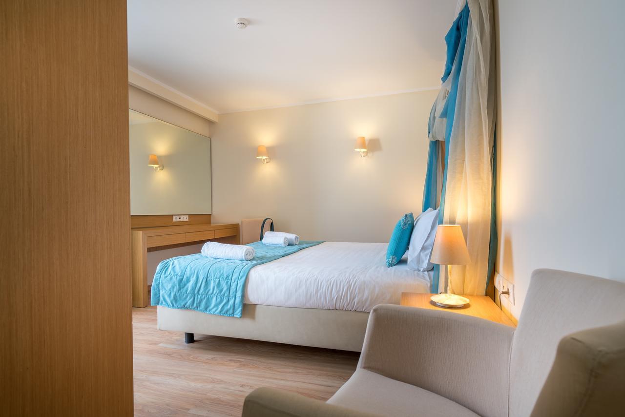 Galaxy Beach Resort BW Premier Collection Laganas Bagian luar foto