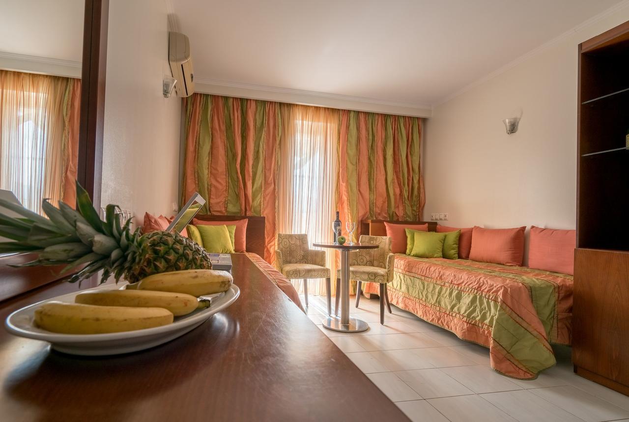 Galaxy Beach Resort BW Premier Collection Laganas Bagian luar foto